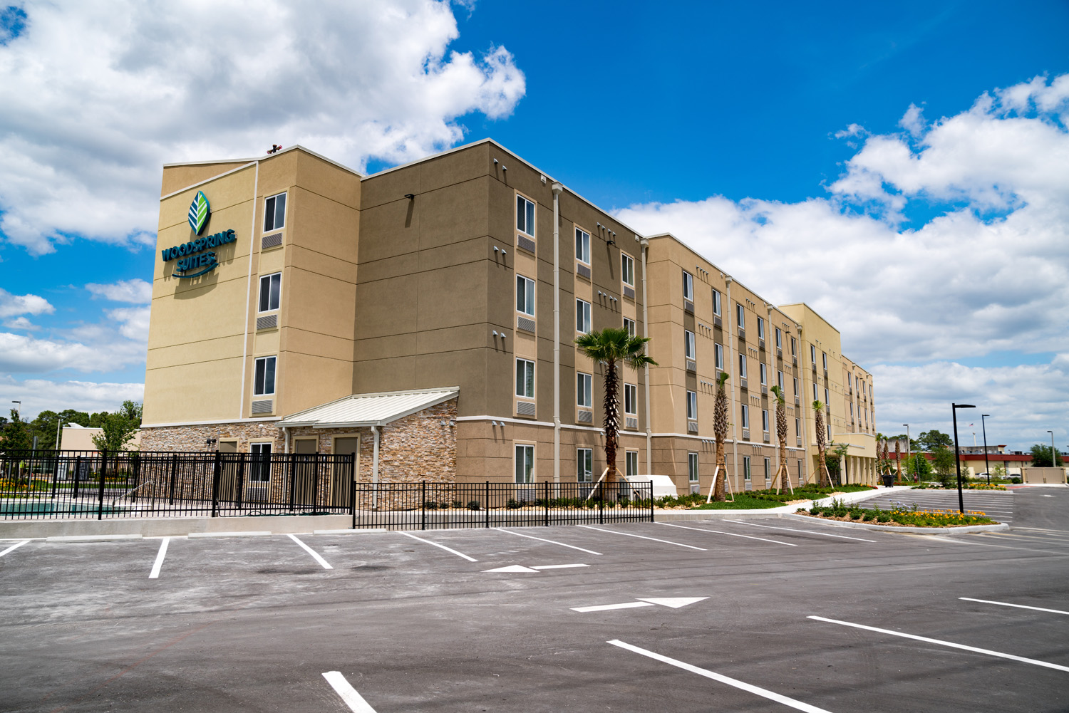 WoodSpring Suites